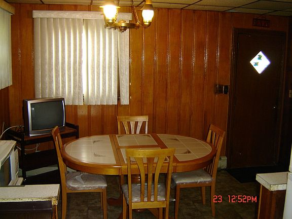 Kitchen table, and Side entrance