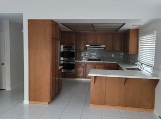16 Stagecoach Dr, Pomona, CA 91766