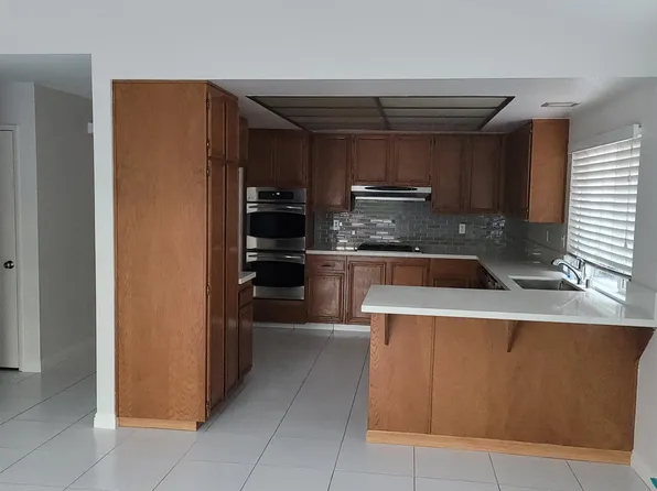 16 Stagecoach Dr, Pomona, CA 91766