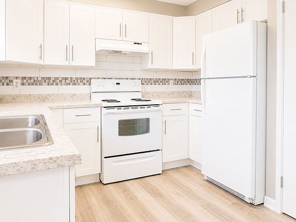 3rd image of 16824 109th St NW