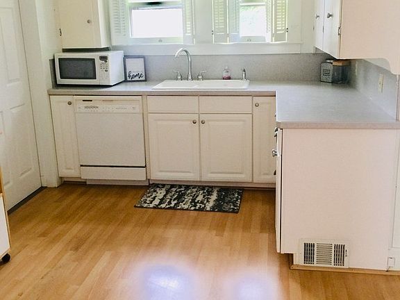 4th image of 957 Farnham St