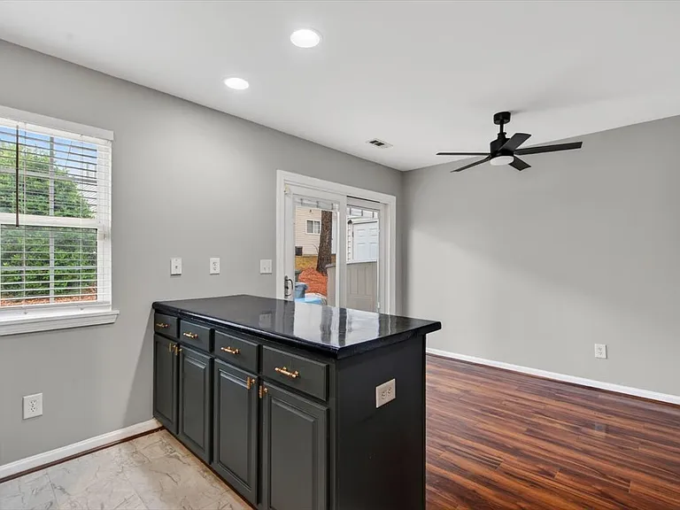 3445 Broadwick St — Photo 10