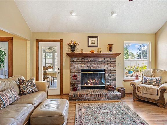 5th image of 1051 Boulevard De La Parisienne