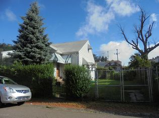 129 E Hemlock St, Hazleton, PA 18201