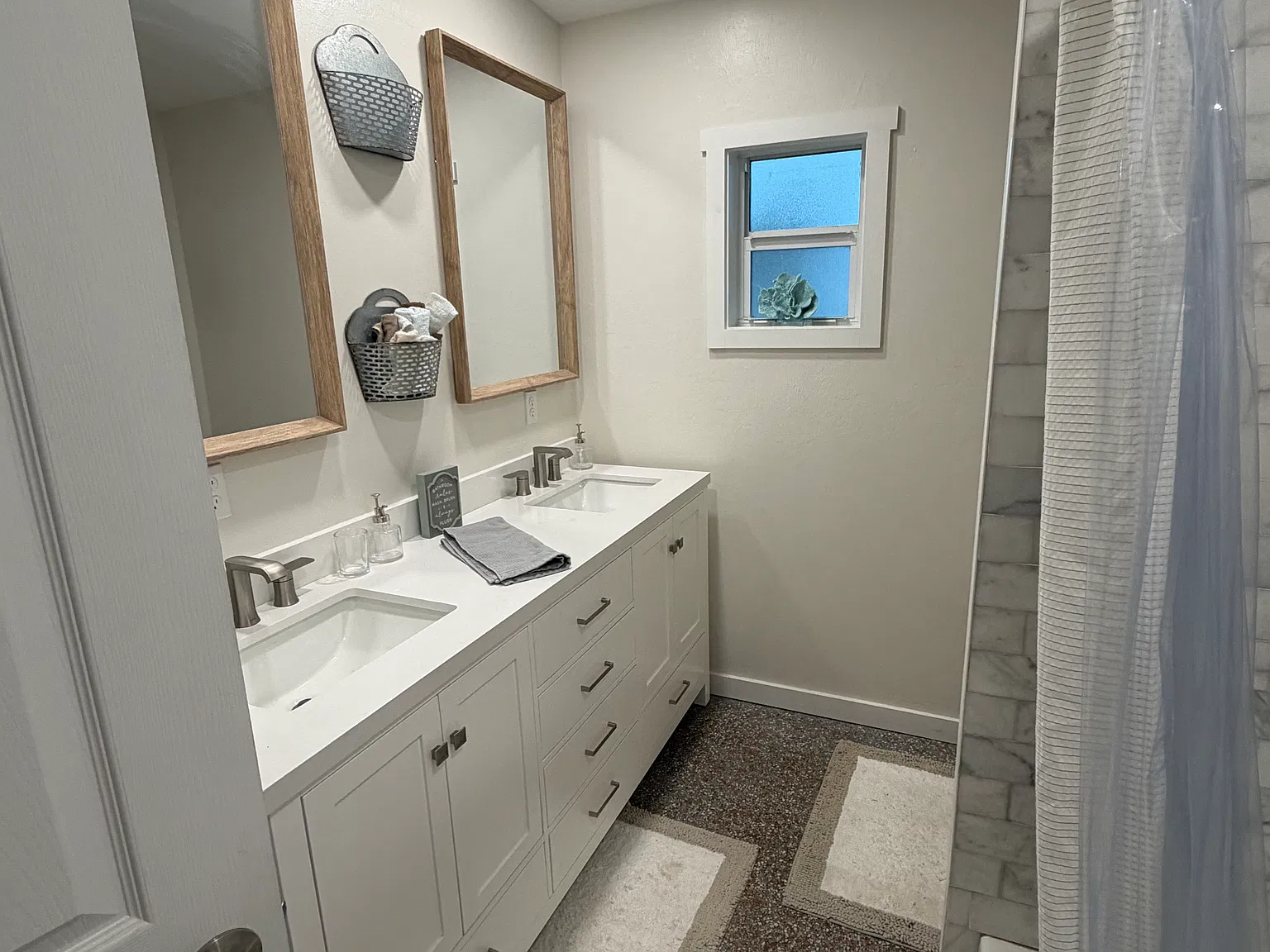 2 bed, 1.5 bath, 1200 sqft, $4,300 — Photo 4