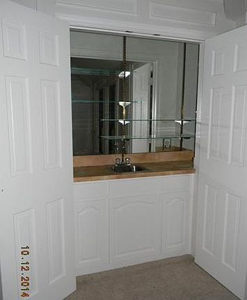3rd image of 5012 Lake View Cir