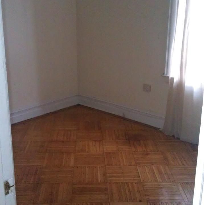 2nd image of 940 Prospect Pl APT D