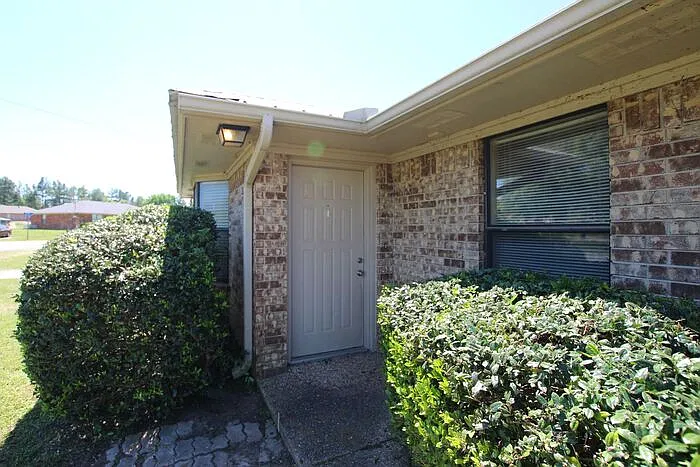 2 bed, 1.0 bath, 1091 sqft, $1,095 — Photo 4