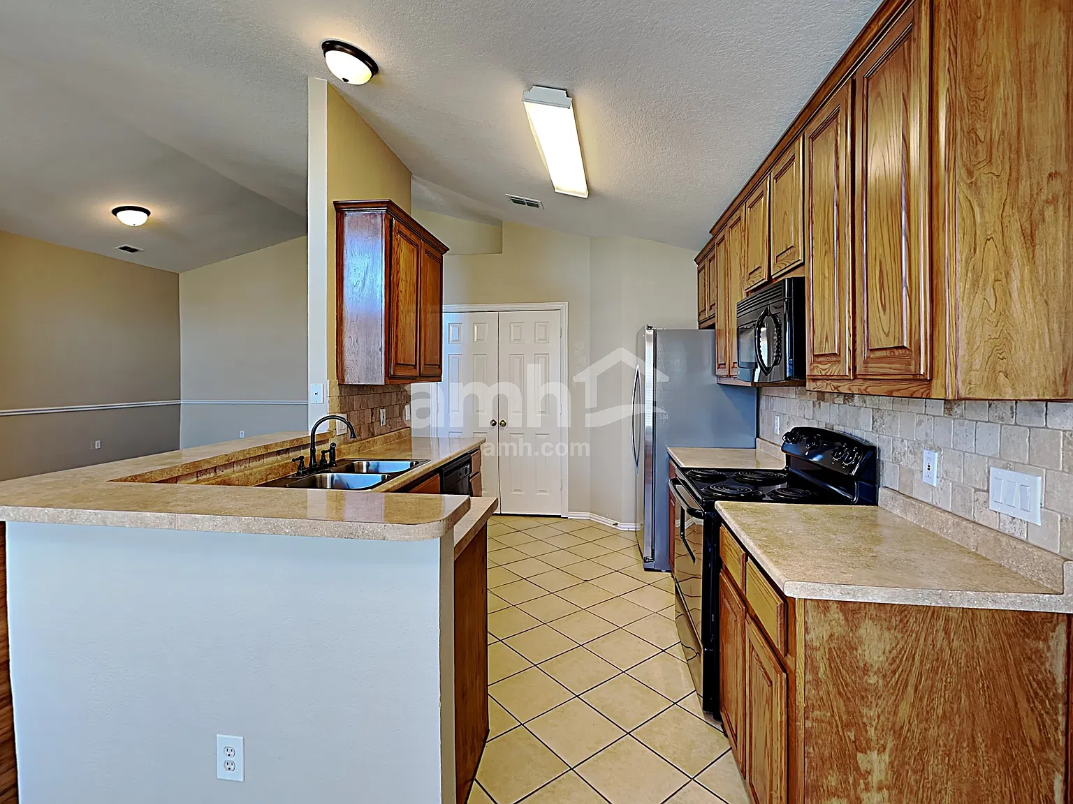 3 bed, 2.0 bath, 1727 sqft, $2,385 — Photo 3