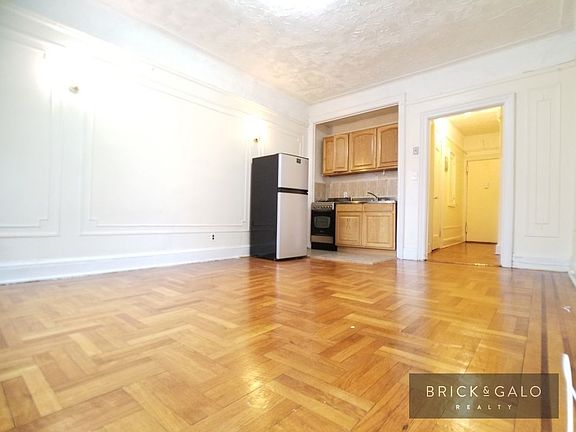 2nd image of 10 Midwood St APT 6G