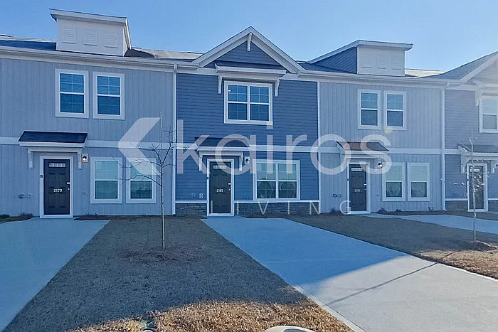 2185 Banyon Cir — Photo 2