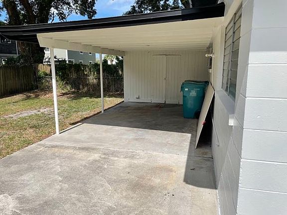 Private carport