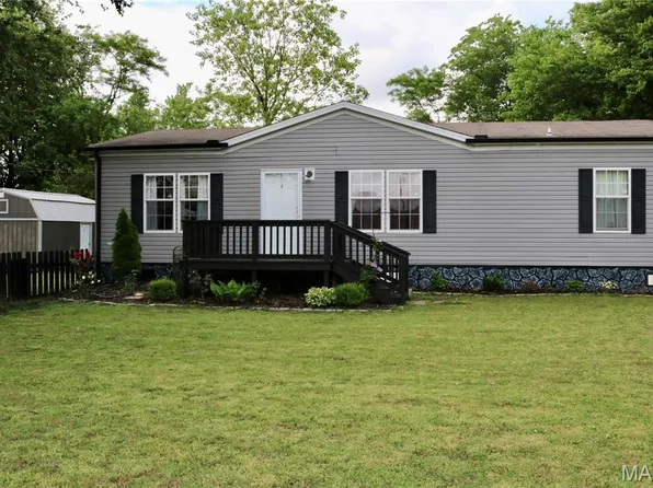 302 W Cedar St, Bertrand, MO 63823