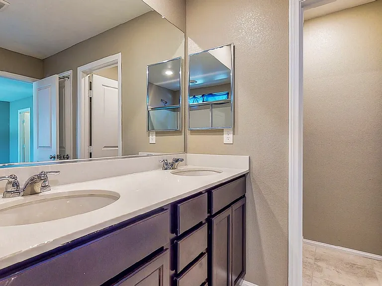 9733 Cluny Ave — Photo 28