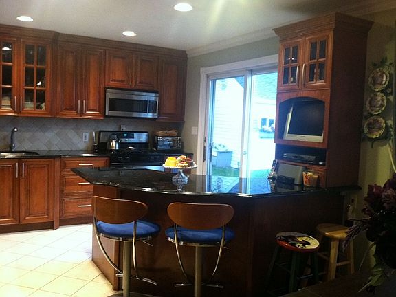 Custom Kitchen/granite counters/Stainless Steel Appliances