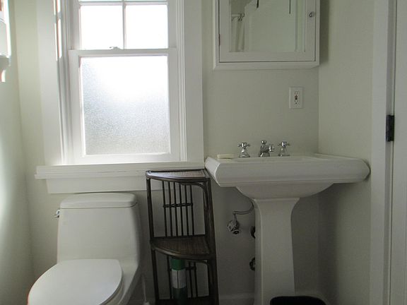 3rd image of 90 Darlington Ave