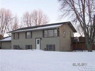 302 E Fairway Dr, Luverne, MN 56156