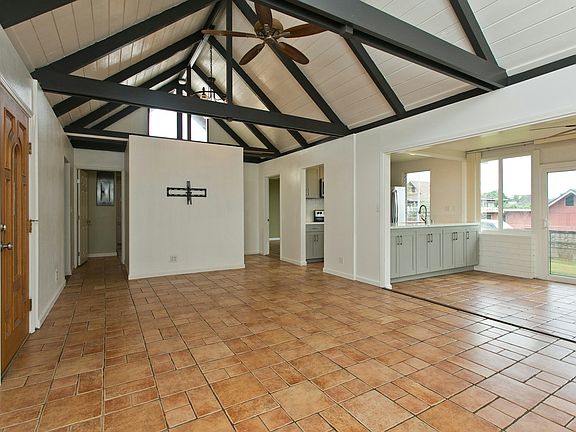 Massive kitchen, dining and living area with its own Split AC and plenty of ventilation.