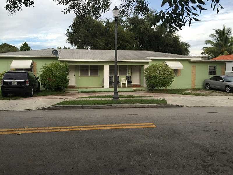1st image of 4733 NE 1st Ct