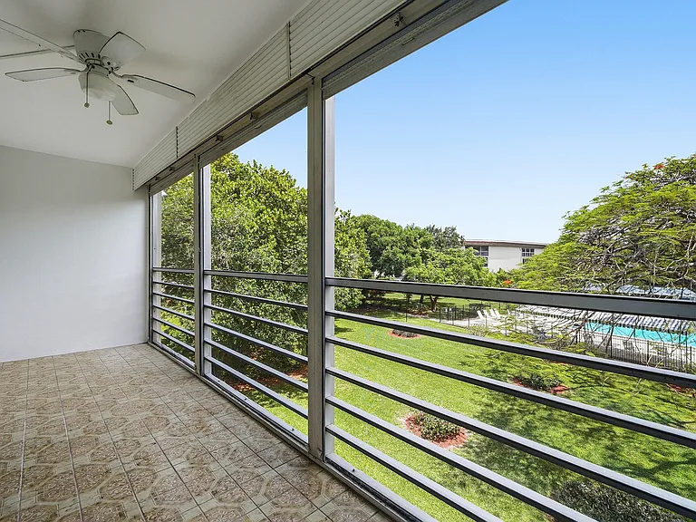 2401 Antigua Cir #J3 — Photo 4