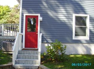 3 Baybury Ln, Hampton Bays, NY 11946