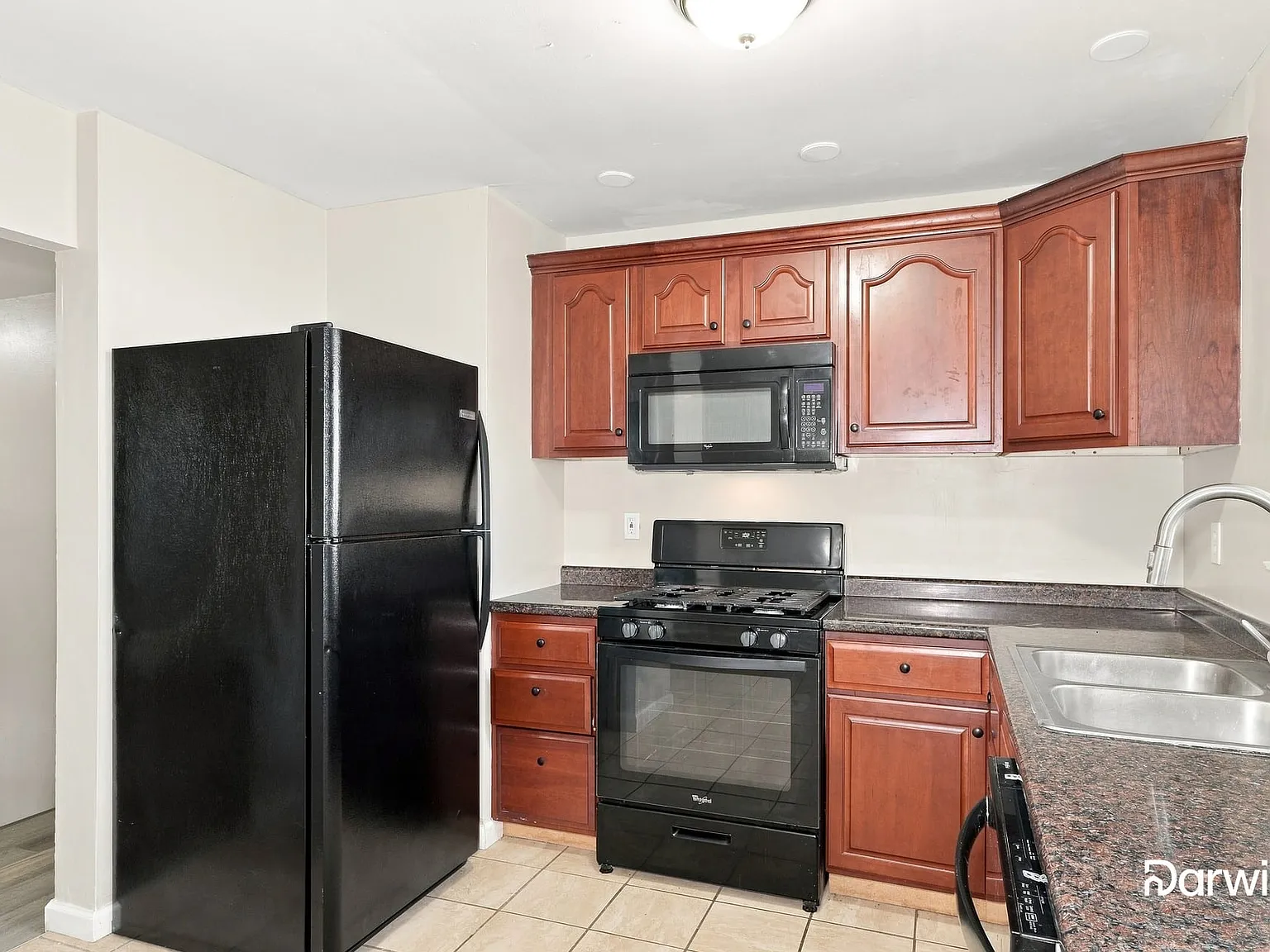 3 bed, 2.5 bath, 1030 sqft, $2,110 — Photo 3