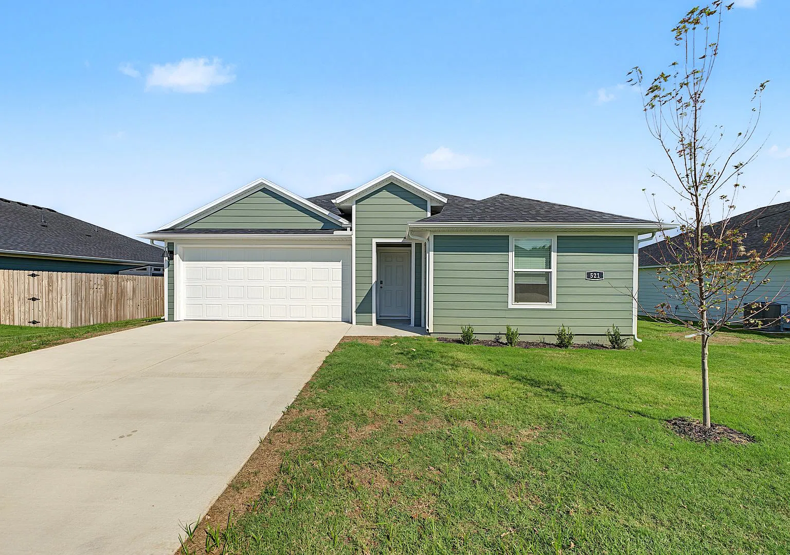 Beautiful 4-Bedroom Prairie Grove Home with Modern Finishes — Photo 2