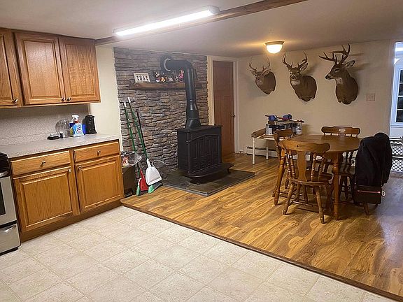 Kitchen / Dining Area