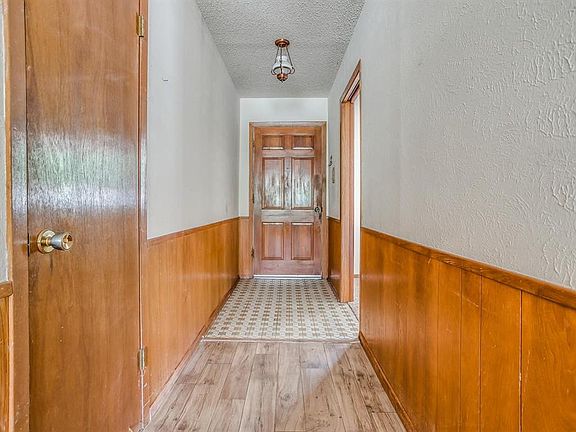 4th image of 713 Meadowlark Cir