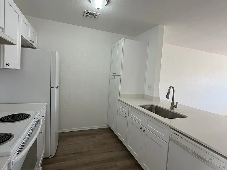 230 W Roger Rd #3 — Photo 8