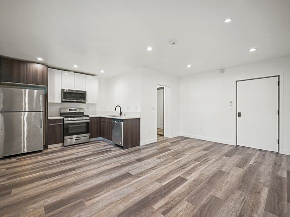 3rd image of 1352 W 36th Pl #1