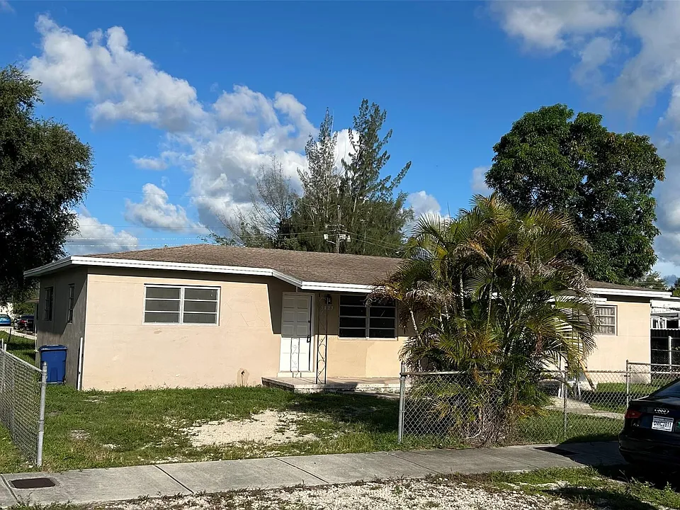 15721 NW 39th Pl