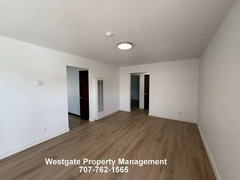 11 Alma Ct — Photo 2