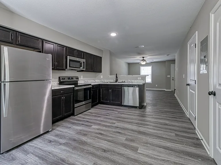 Center Pointe Townhomes — Photo 6