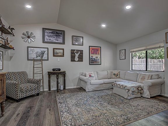 3rd image of 1426 N Beaver Flat Cir