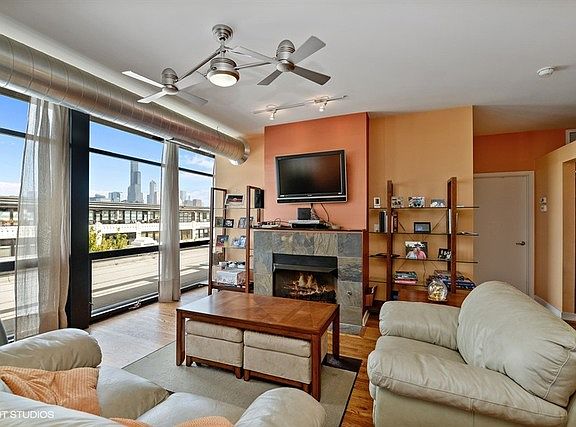 2nd image of 1001 W 15th St #426