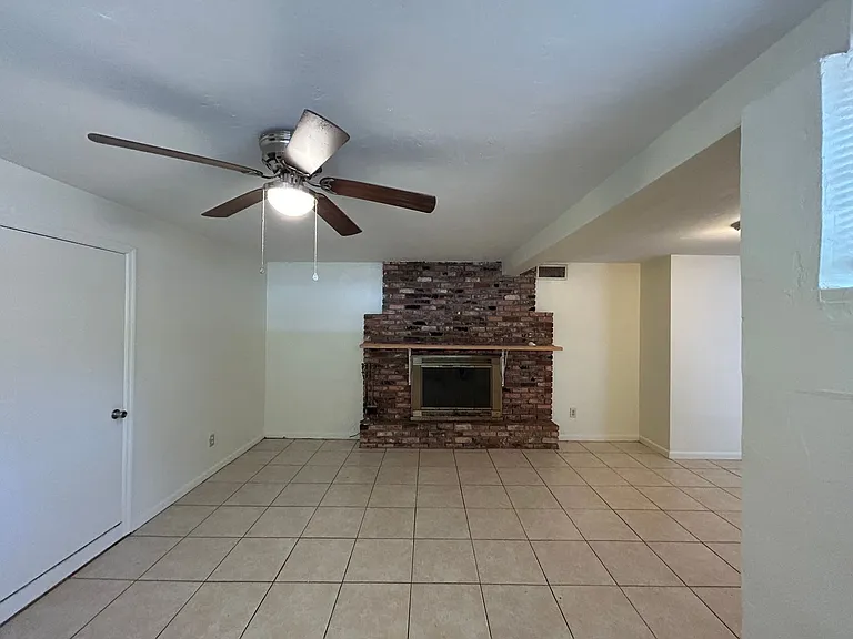 217 NW 36th Dr — Photo 10