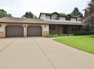 2595 S Trillium Cir, Green Bay, WI 54313