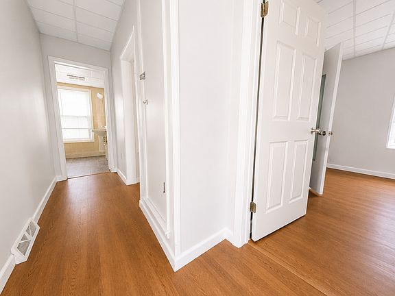4th image of 903 Johnston Ave Unit B