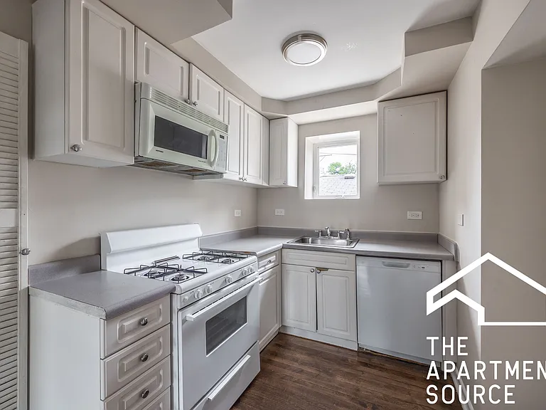 3524 W Grace St #1W — Photo 1