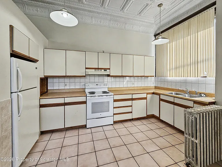 1301 Main St #A — Photo 2