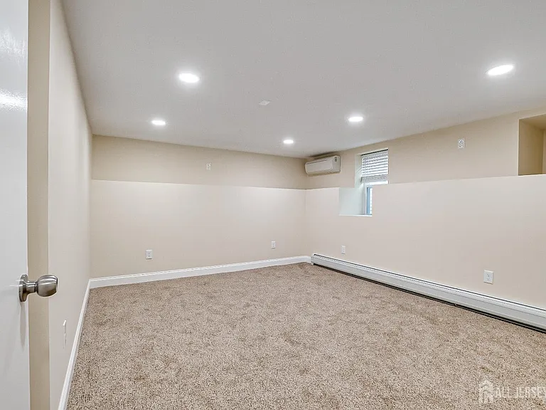 92 Coleman St — Photo 28