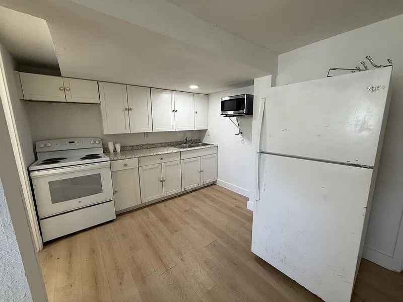 2 bed, 1.0 bath, 600 sqft, $1,200 — Photo 2