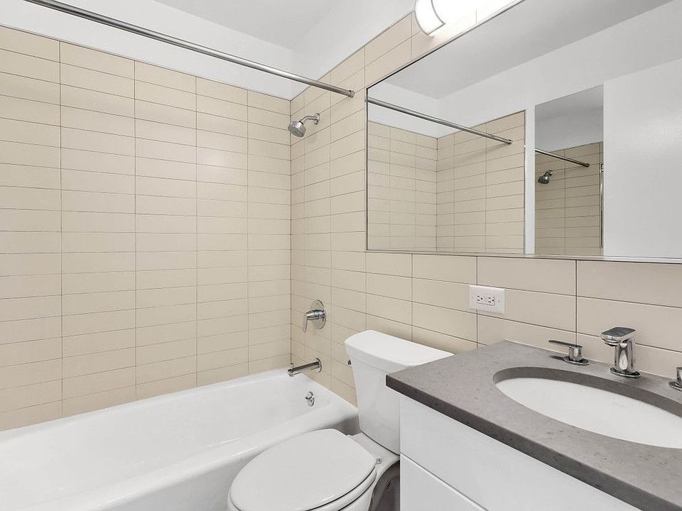 1st image of 124 W 60th St APT 25N