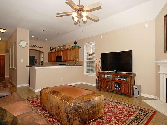 4th image of 10216 Benwick Dr
