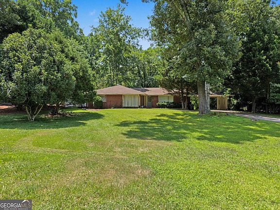 3rd image of 675 Holly Dr