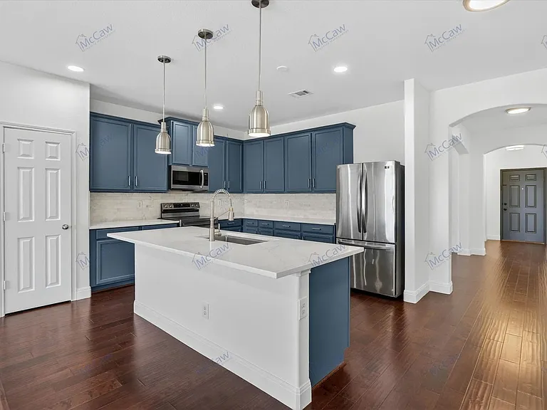 2405 Loreto Dr — Photo 3