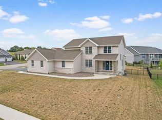 855 Freedlund Dr, Rockton, IL 61072