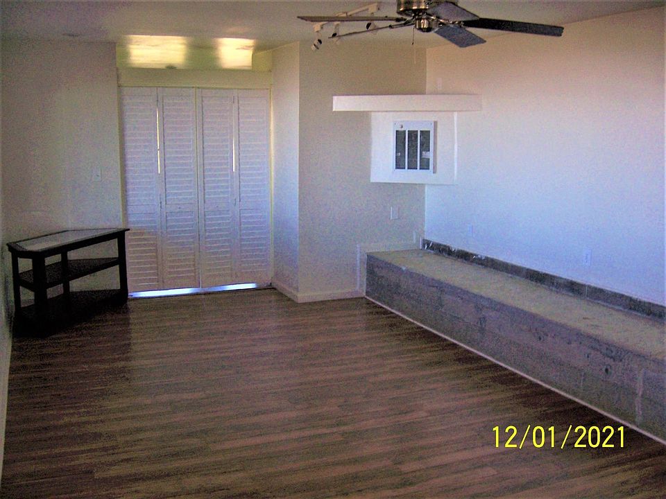 Living room area with entrance to one of the bedrooms