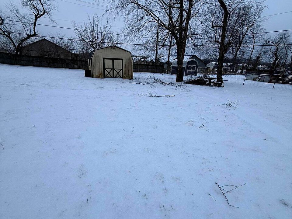2nd image of 200 Palomino Dr